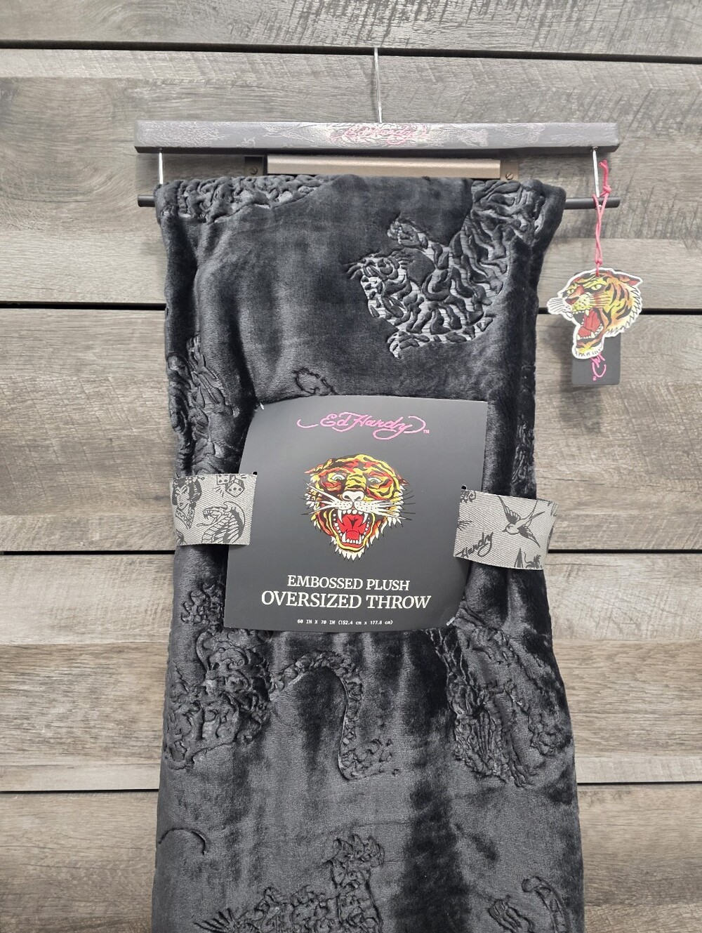 Ed Hardy Tiger Embrossed Black Throw Blanket New Viral